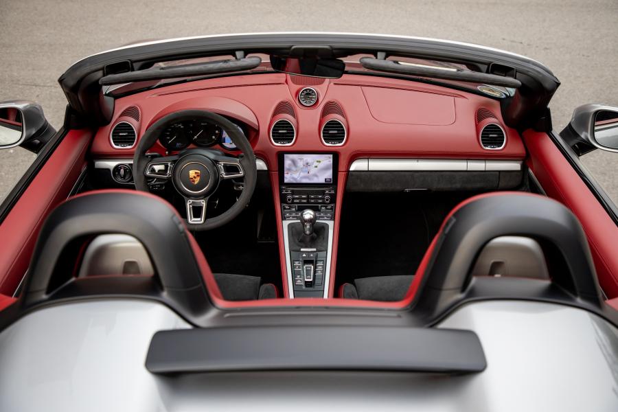 Интерьер Porsche 718 Spyder (982) 2019 года  (WW) (фото 310 из 318)